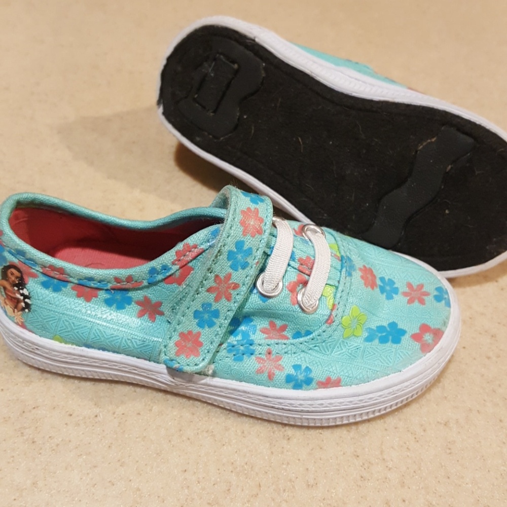 Disney Moana toddler sneaker size 6